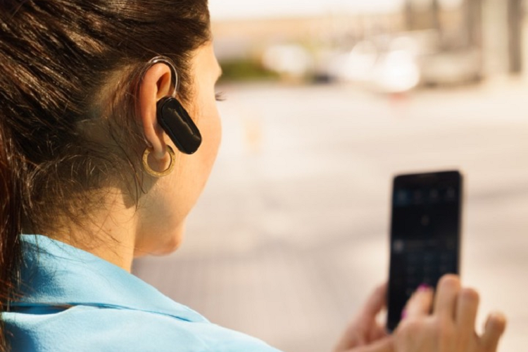 Khac phuc loi Iphone bi ket o che do tai nghe the nao?-Hinh-5