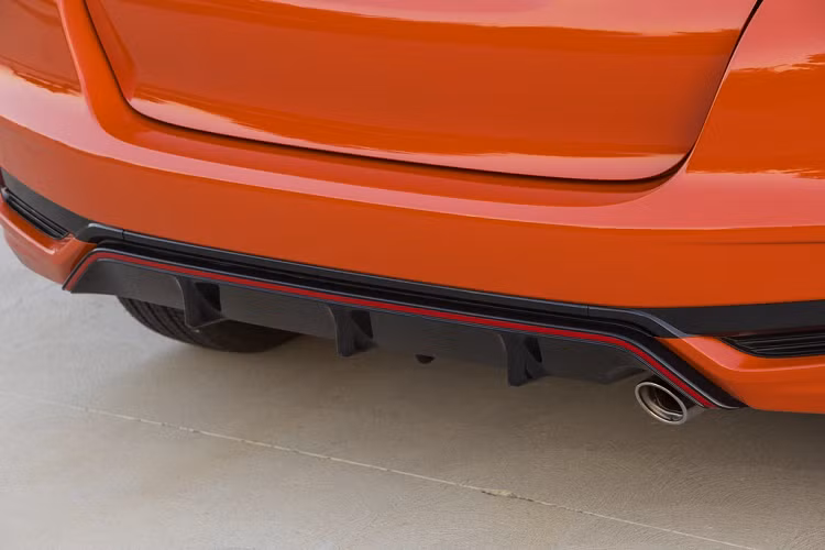 Các tính năng tiêu chuẩn của Honda Fit 2020 khá đa dạng, gồm camera sau, cánh gió cốp sau, đèn pha tự động, đèn hậu LED, khu trung tâm đa chức năng. Từ bản Sport trở lên được trang bị hệ thống thông tin giải trí 7 inch hỗ trợ Apple CarPlay và Android Auto.