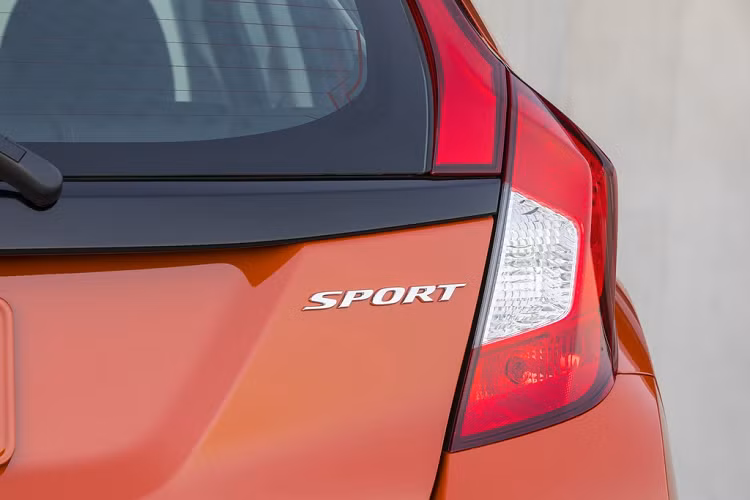 Cung cấp sức mạnh cho Honda Fit 2020 mới là động cơ hút khí tự nhiên i-VTEC 1.5L 4 xi-lanh cho công suất 130 mã lực, mô-men xoắn 155 Nm.