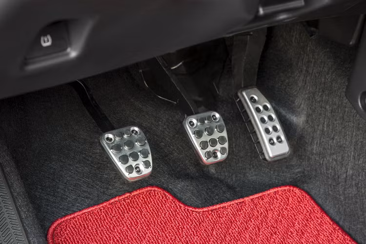 Thiết kế bên ngoài có vẻ khiêm tốn nhưng khoang lái khá rộng rãi. Dung tích khoang hành lý tới 1.492 lít nếu gập hàng ghế sau.