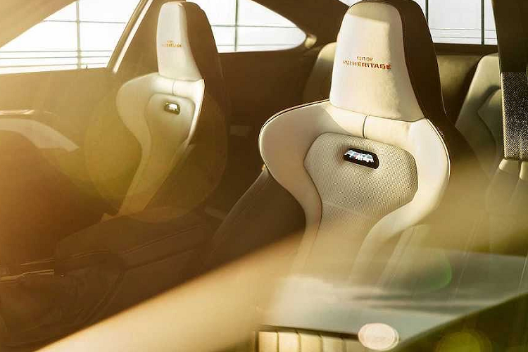 Bọc xung quanh bộ mâm là những chiếc lốp Michelin hiệu năng cao với độ bám đường lớn, có kích thước 265/30 R20 ở trục trước và 285/40 R20 ở phía sau.