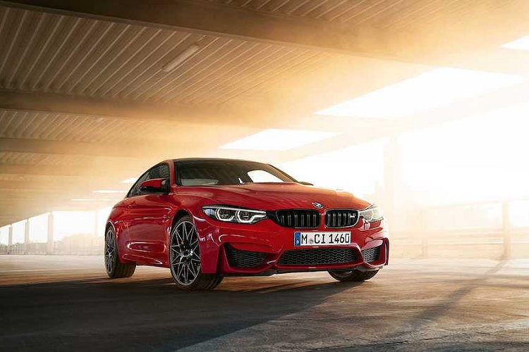 Sức mạnh này được dẫn tới cầu sau thông qua hộp số ly hợp kép 7 cấp, giúp M4 Edition M Heritage có thể tăng tốc từ 0-100km/h trong 3,8 giây và đạt tốc độ tối đa 250km/h.