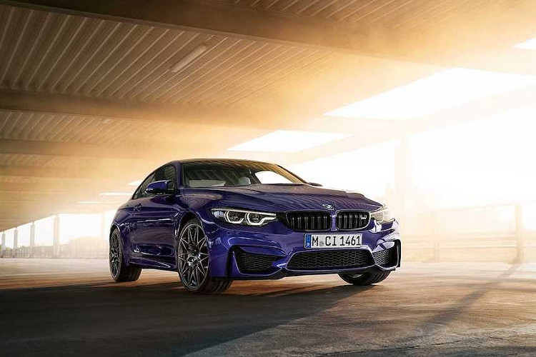 Ngoài ra, BMW còn lắp cho chiếc xe hệ thống treo chủ động M với giảm xóc, lò xo và các thanh ổn định mới. Phiên bản này cũng có các chế độ lái cùng hệ thống ổn định điện tử được cân chỉnh lại và vi sai chủ động Active M.