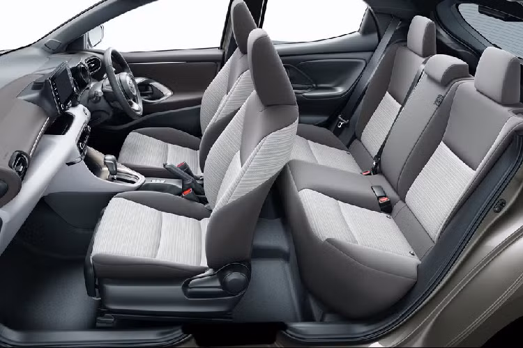 Về trang bị an toàn, Toyota Yaris 2020 xuất hiện với một loạt các tính năng tân thời bao gồm Hỗ trợ Đỗ xe Toyota Teammate Advanced Park (bao gồm chức năng Quan sát Toàn cảnh), gói trang bị Toyota Safety Sense mới nhất.