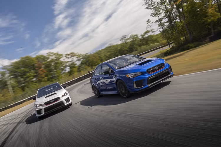 Để phân biệt Subaru STI S209 2020 mới với các phiên bản STi thông thường, Subaru đã trang bị cho S209 ngoại thất mới mang hiệu quả khí động học và làm mát, phần đầu xe hầm hố với bodylip ở cản trước làm từ sợi carbon, vòm bánh rộng tích hợp khe gió trước (tăng chiều rộng 1,7 inch so với WRX STI tiêu chuẩn) và khe thoát gió ở vòng bánh sau. Ngoài tính khí động học, nó còn tăng thêm độ ‘’ngầu’’ hơn cho chiếc sedan hiệu năng cao Nhật Bản.