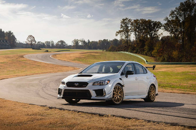 Nó được tăng khả năng vận hành, cải tiến chế độ lái và tinh chỉnh ngoại hình hầm hố hơn. Ngoài việc phải chuẩn bị 63.995 USD (chưa bao gồm 885 USD chi phí vận chuyển), các khách hàng muốn mua dòng xe này còn phải nhanh chân. Bởi hãng xe chỉ bán duy nhất 209 chiếc thuộc phiên bản này tại thị trường Mỹ.