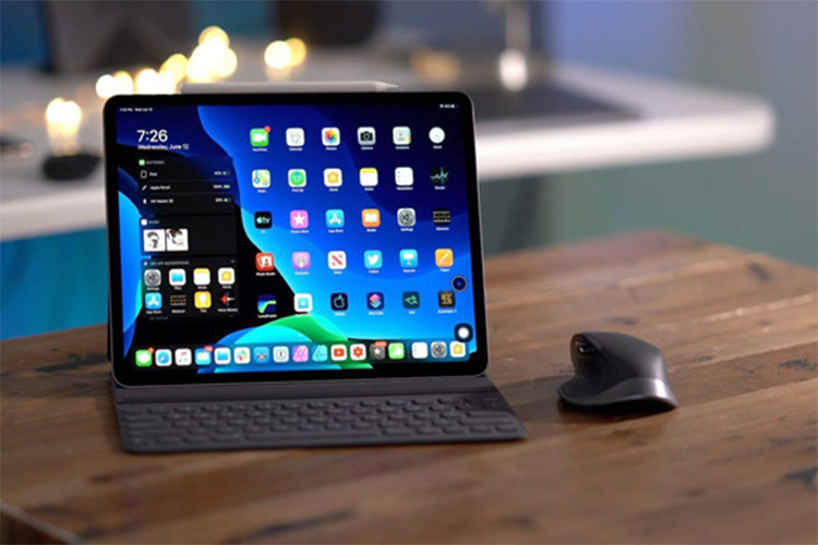 Hệ điều hành iOS 13, iPadOS, watchOS 6 - Hệ điều hành iOS 13, iPadOS được Apple giới thiệu lần đầu tại sự kiện WWDC diễn ra vào đầu tháng 6. Apple cho biết iOS 13 sẽ tập trung mạnh mẽ vào hiệu năng. Cụ thể, với iOS 13, tốc độ mở khóa màn hình với Face ID sẽ nhanh hơn 30%, đồng thời tốc độ mở ứng dụng cũng nhanh gấp 2 lần. 
