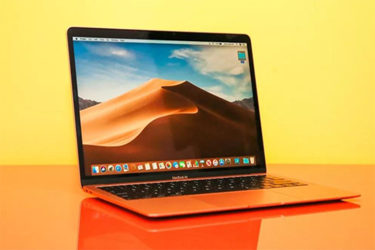 MacBook Pro 16 inch - Nguồn tin từ Digitimes cho biết MacBook Pro 16 inch sẽ có kích thước tổng thể tương đương với những thiết bị 15 inch hiện tại. Điều này có được nhờ việc giảm kích thước viền màn hình. Nhà phân tích Ming-Chi Kuo cũng tiết lộ đây sẽ là model đầu tiên không sử dụng bàn phím cánh bướm. Thay vào đó, máy sẽ được trang bị một loại bàn phím mới cho độ bền và cảm giác sử dụng tốt hơn. 