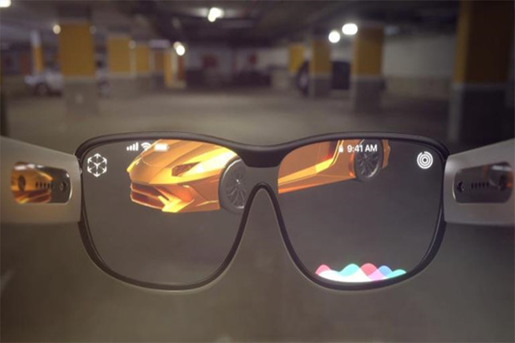 "One more thing" - Đây là câu nói quen thuộc tại mỗi sự kiện ra mắt iPhone. Năm nay, điều bất ngờ dành cho người hâm mộ có thể là một chiếc kính AR. Trong phiên bản thử nghiệm của hệ điều hành iOS 13, MacRumors đã phát hiện ra Apple đang nghiên cứu một thiết bị AR để kết hợp với các sản phẩm của hãng. Một số nguồn tin trước đó cho biết, mẫu kính này sẽ có tên gọi Apple Glass.