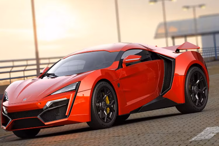 Siêu phẩm Lykan Hypersport phủ vàng và kim cương giá gần 80 tỷ đồng. Siêu xe đầu tiên của Ả Rập thật sự gây choáng với thiết kế đẹp mắt và toát lên phong cách đẳng cấp, xa hoa bậc nhất trên thị trường ôtô tại thời điểm bấy giờ.