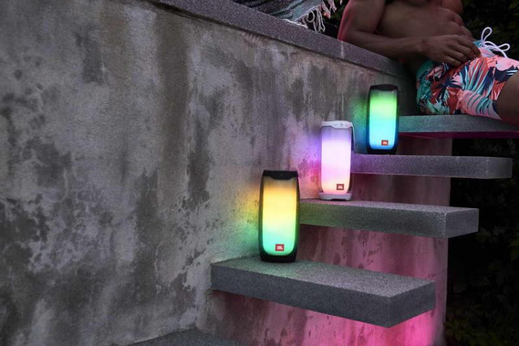 Loa di dong JBL Pulse 4 ket hop am thanh va anh sang-Hinh-2