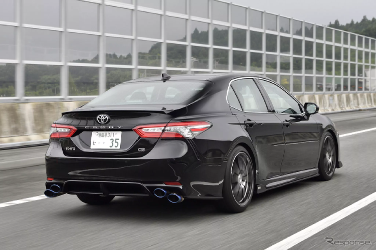 Tại Nhật Bản, giá xe Toyota Camry C35 bán ra khoảng 6.500.000 yên (tương đương 1,4 tỷ đồng). Xe dự kiến sẽ được công bố vào ngày 27/7 sắp tới.