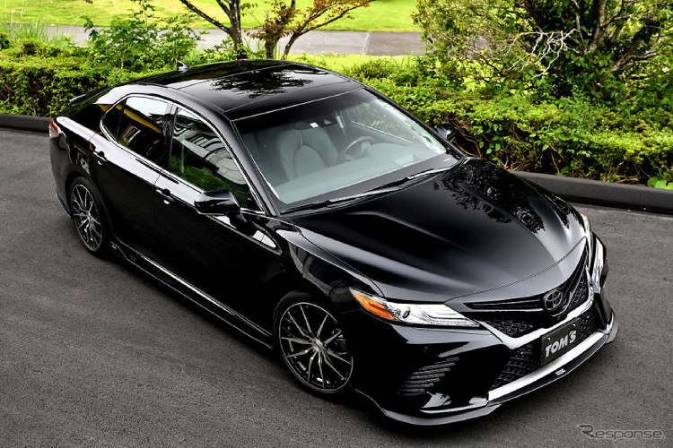 Hãng TOM'S không can thiệp vào phần cứng của động cơ V6 3.5L có công suất 296 mã lực và mô-men xoắn 362 Nm đi cùng với hộp số tự động tám cấp (8AT) và hệ dẫn động cầu trước (FWD).