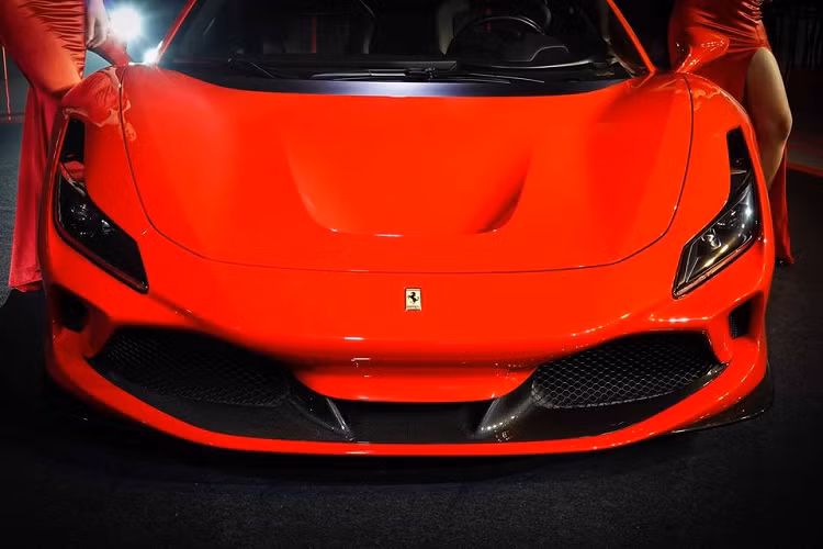 Được biết, trong buổi ra mắt siêu xe Ferrari F8 Tributo chính hãng tại Thái Lan có hơn 52 siêu xe Ferrari của nhà giàu ở đây đến tham dự. Trong số này có những "cực phẩm" mà giới nhà giàu Việt "thèm khát" như Ferrari Enzo, Ferrari LaFerrari Coupe, Ferrari LaFerrari Aperta, 3 chiếc Ferrari F12tdf cùng một rừng siêu xe Ferrari từ cổ chí kim khác.