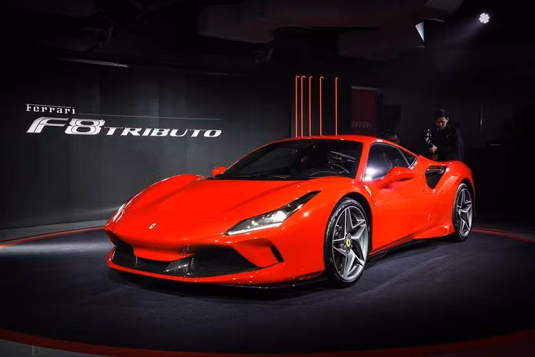 Sau Việt Nam, đại gia Thái giờ mới được giới thiệu Ferrari F8 Tributo chính hãng. Ferrari F8 Tributo chính hãng ở Thái Lan có giá bán 19,27 tỷ đồng