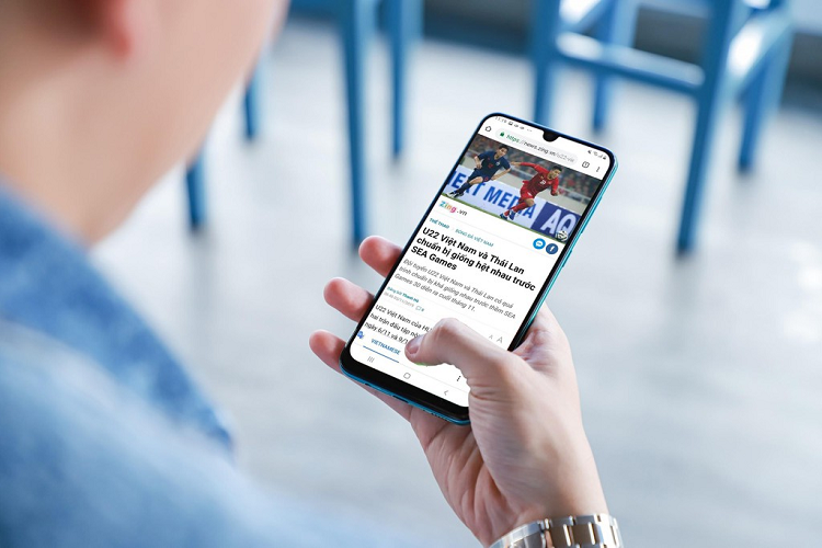 Galaxy A50s sac 10 phut de nhan tin, xem bong da suot 3 gio-Hinh-3