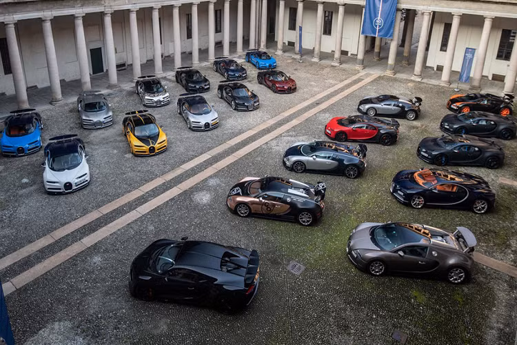 Vào năm 1947, sau khi Ettore Bugatti qua đời, Bugatti đã có lúc đi vào ngõ cụt. Được mua lại bởi Volkswagen vào năm 2008, Bugatti đã hồi sinh và trở thành một trong những thương hiệu xe thể thao nổi tiếng nhất thế giới. 