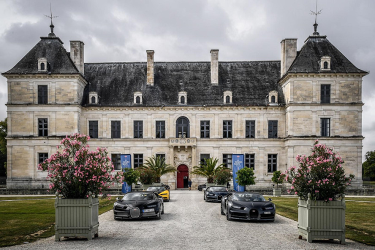 Ở thời điểm thành lập năm 1909, trụ sở Bugatti đặt tại Molsheim, Pháp (khi đó thuộc chủ quyền của Đức). Mục tiêu ngay từ khi thành lập công ty của Ettore Bugatti là chế tạo ra những chiếc xe nhanh nhất, đặc biệt nhất, là sự kết hợp giữa cơ khí và thời trang. Tôn chỉ này đã được giữ nguyên trong suốt hơn 100 năm lịch sử của hãng. 