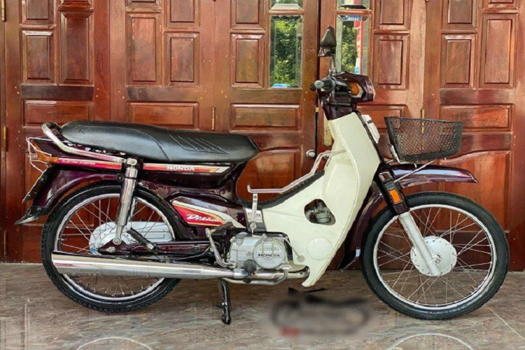 Honda Dream II dùng 18 năm “thét giá” 70 triệu ở Hà thành | Báo Tri ...