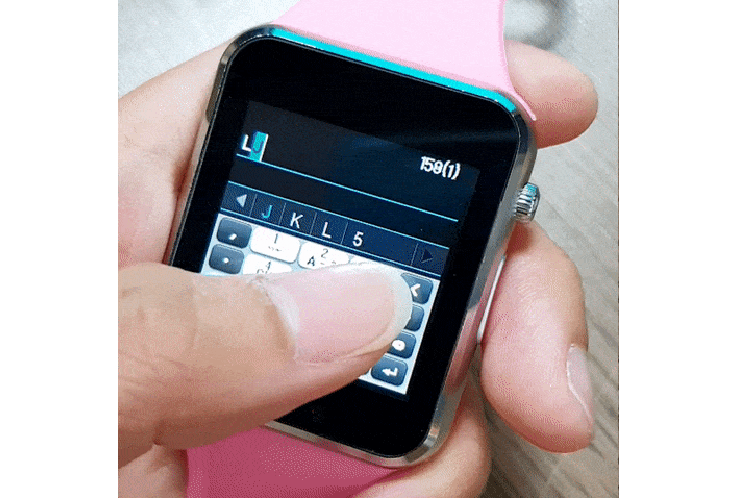 Soạn tin nhắn trên màn hình 1.5 inch quả thực là cực hình, tỉ lệ gõ sai cao gấp vài lần gõ đúng. 