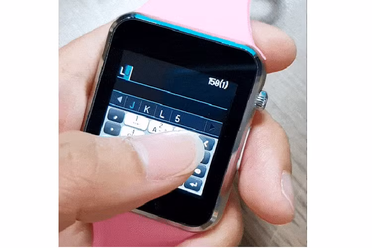 Soạn tin nhắn trên màn hình 1.5 inch quả thực là cực hình, tỉ lệ gõ sai cao gấp vài lần gõ đúng. 