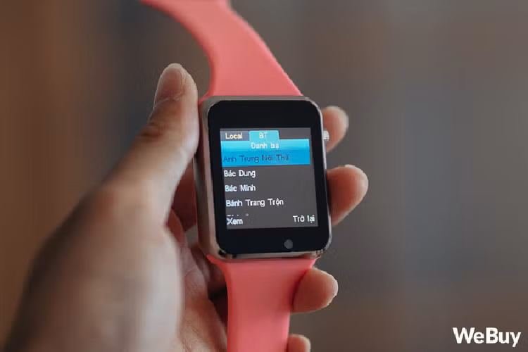 Trải nghiệm cảm ứng khi vừa mở máy đã tệ rồi mà dùng vài ngày sau thì phần viền xung quanh còn đơ luôn, không nhận thao tác như trước. 