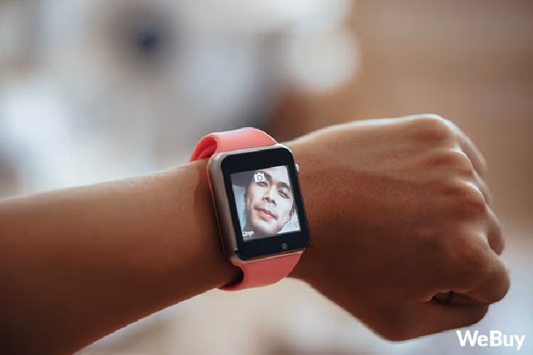 Nếu kết nối với smartphone, chiếc đồng hồ còn biến thành loa không dây được luôn. 