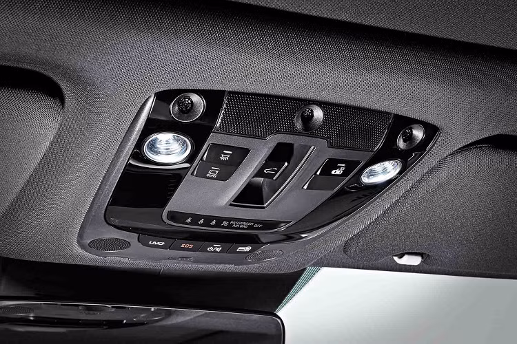 Optima sở hữu gói an toàn hỗ trợ người lái - Advanced Driver Assistance Systems (ADAS) bao gồm cảnh báo/ hỗ trợ tránh va chạm trước, điều khiển hành trình thông minh Smart Cruise Control (SCC).