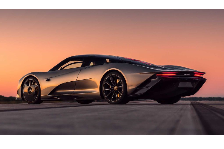 Về động cơ, McLaren Speedtail sử dụng khối máy V8 4.0 lít Twin-Turbo với công nghệ ga – điện hybrid, kết hợp cùng một mô-tơ điện. Cấu hình mang tới sức mạnh tổng hợp 1.055 mã lực và 1.150 Nm, cho khả năng tăng tốc từ 0 lên 96 km/h chỉ trong 2,5 giây, chạm mốc 300 km/h trong 13 giây trước khi đạt tới vận tốc đối đa 403 km/h.