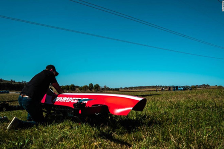 Để đảm bảo an toàn, Airspeeder cũng sẽ được trang bị những cảm biến để ngăn va chạm cùng hệ thống túi khí nhằm bảo vệ phi công.