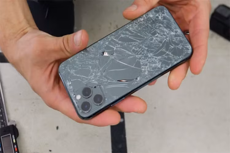 Kinh 'ben nhat the gioi' tren iPhone 11 gay tranh cai-Hinh-2