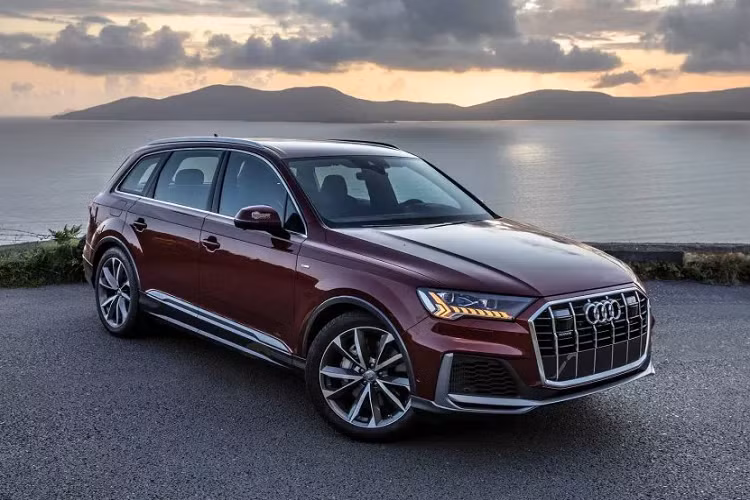Audi Q7 mới sẽ có 2 tùy chọn động cơ dầu mild-hybrid 3.0L mạnh 231 và 286 mã lực. Ở phiên bản máy xăng, Q7 lắp máy V6 3.0L TFSI mild-hybrid mạnh 340 mã lực, sắp tới phiên bản plug-in hybrid sẽ sớm được giới thiệu.