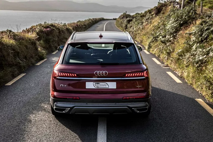 Hệ thống mild-hybrid sử dụng nguồn 48 volt bao gồm các thành phần chính gồm: máy nén chạy bằng điện (EPC), máy phát điện kiêm bộ khởi động (BAS) được kết nối với trục khuỷu động cơ và bộ pin lithium-ion tích trữ năng lượng được bố trí bên dưới sàn xe để tạo ra một hệ truyền động hybrid nhẹ (mild-hybrid).