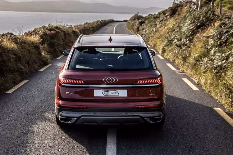 Hệ thống mild-hybrid sử dụng nguồn 48 volt bao gồm các thành phần chính gồm: máy nén chạy bằng điện (EPC), máy phát điện kiêm bộ khởi động (BAS) được kết nối với trục khuỷu động cơ và bộ pin lithium-ion tích trữ năng lượng được bố trí bên dưới sàn xe để tạo ra một hệ truyền động hybrid nhẹ (mild-hybrid).