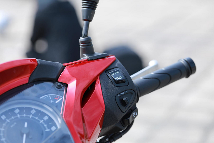 Bộ vỏ gồm khoảng hơn 40 chi tiết, có độ hoàn thiện khá cao và cảm giác chắc chắn.