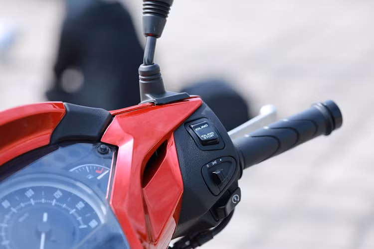 Bộ vỏ gồm khoảng hơn 40 chi tiết, có độ hoàn thiện khá cao và cảm giác chắc chắn.