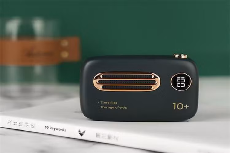 Xiaomi ra mat sac du phong kiem dai FM, chi 455.000 dong-Hinh-3