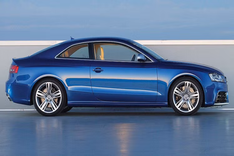 Ngày nay tại Audi, 2 chữ cái RS đã đại diện cho hiệu năng cao, đẳng cấp và sự độc đáo. Chúng hội tụ những công nghệ và thành tựu kỹ thuật mới nhất hiện tại của hãng, đạt hiệu năng vận hành đỉnh cao mà không phải hy sinh sự tiện dụng hàng ngày. Chính vì vậy, nhiều model RS đã trở thành những người tiên phong trong phân khúc và được coi là "đầu tàu" công nghệ.