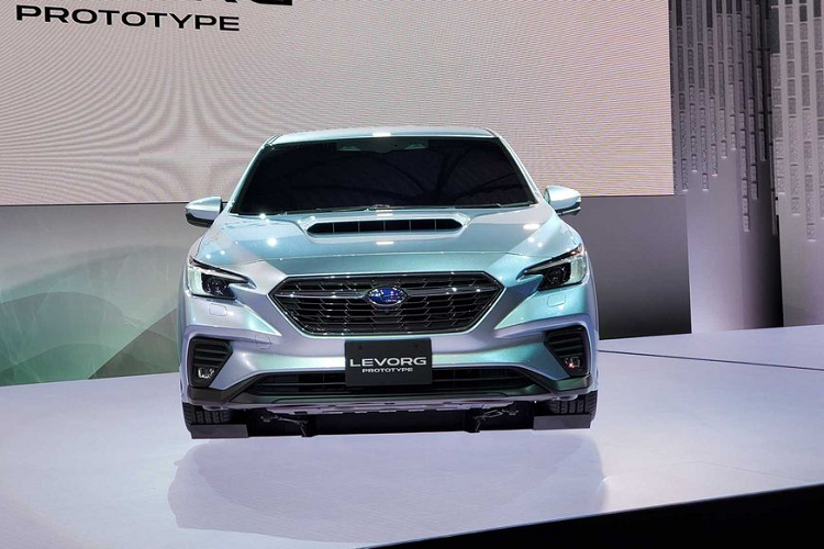 Mới đây, nguyên mẫu của mẫu xe thể thao Subaru Levorg đã bất ngờ xuất hiện với logo STI Sport và rất có thể sẽ đi kèm với một bộ kit ngoại thất dữ dằn và hầm hố hơn.