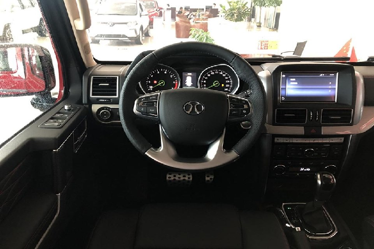 Nguồn cung cấp sức mạnh cho BAIC BJ80 70 Anniversary Edition vẫn là động cơ xăng 4 xi-lanh, tăng áp, dung tích 2,3 lít, sản sinh công suất tối đa 250 mã lực và mô-men xoắn cực đại 350 Nm. Động cơ kết hợp với hộp số tự động 6 cấp.