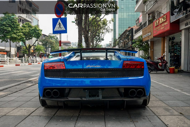 Siêu xe Lamborghini Gallardo LP570-4 Superleggera chỉ mất 3,4 giây để tăng tốc từ 0-100 km/h và có tốc độ tối đa là 325 km/h.