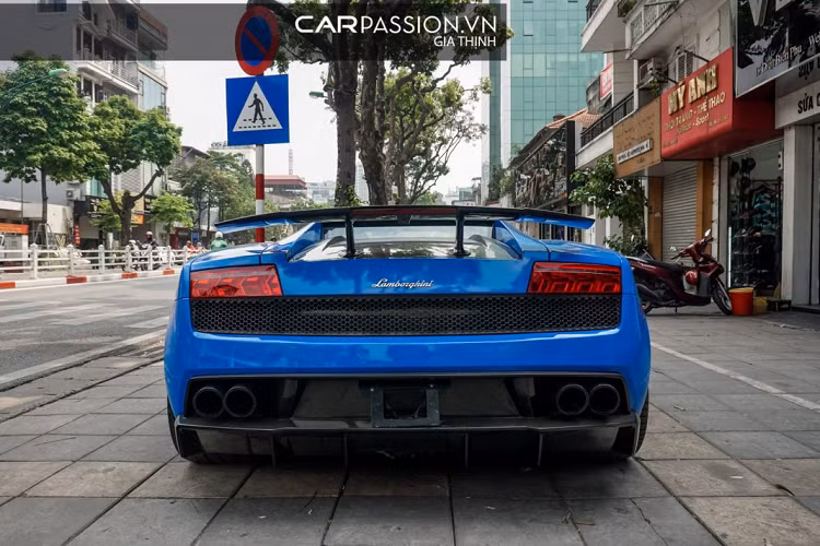 Siêu xe Lamborghini Gallardo LP570-4 Superleggera chỉ mất 3,4 giây để tăng tốc từ 0-100 km/h và có tốc độ tối đa là 325 km/h.