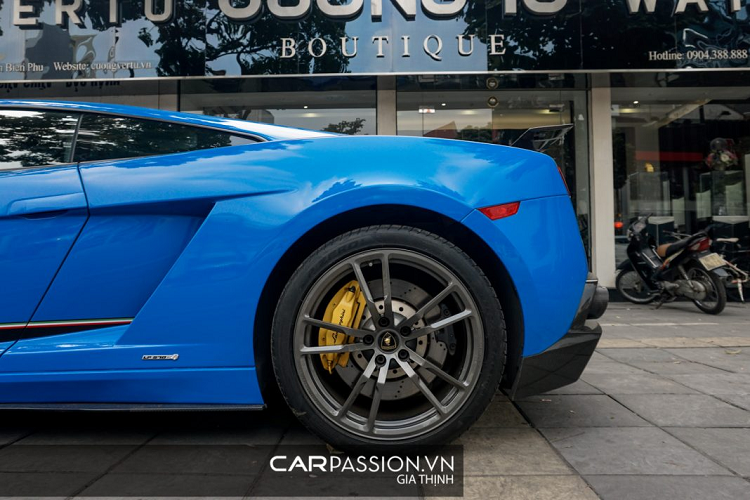 Lamborghini Gallardo LP570-4 Superleggera được trang bị khối động cơ V10 hút khí tự nhiên, có dung tích 5.2 lít, sản sinh công suất cực đại tại vòng tua 8.000 vòng/phút và mô men xoắn cực đại đạt mức 540 Nm tại vòng tua máy 6.500 vòng/phút.