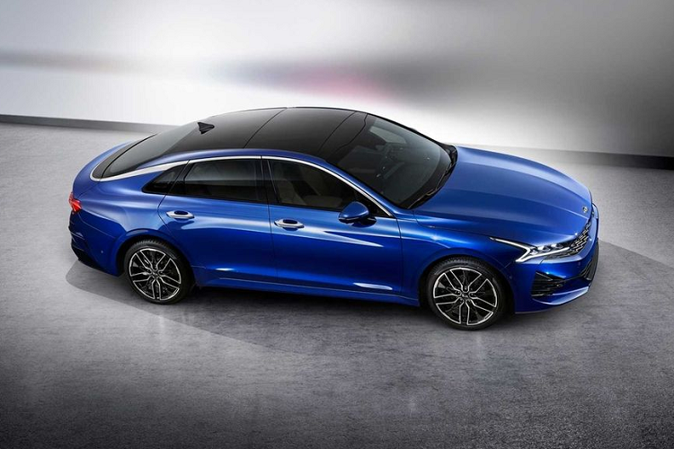 Đầu tiên, trong tuần này tại Hàn Quốc, phía công ty đã đệ trình một logo sản phẩm mới, mang 2 màu đỏ - đen tương tự như những gì xuất hiện trên chiếc KIA Imagine concept đã ra mắt trước đó tại Geneva Motor Show 2019. Bên cạnh đó, chiếc SUV Mohave cũng đã xuất hiện cùng tấm huy hiện độc đáo, mới lạ với dòng sản phẩm này.