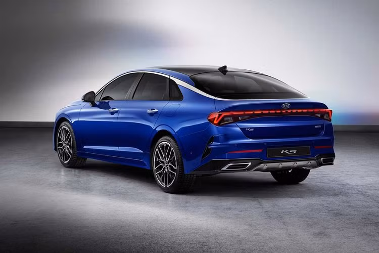 Theo kế hoạch, chiếc sedan “mới ra lò” mẫu xe sendan Kia K5 sẽ chính thức cập bến các đại lý Hàn Quốc trong tháng này. Trong khi đó, những thông tin về sản phẩm tại thị trường Mỹ vẫn chưa được công bố chính thức, tuy nhiên dự kiến xe sẽ được tiết lộ vào khoảng đầu năm 2020 với những thông số kĩ thuật tương tự phiên bản nội địa.