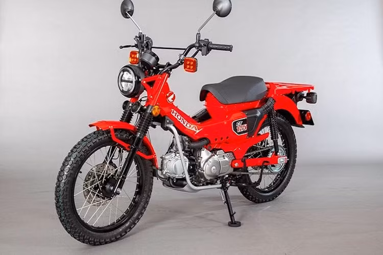 Cách đây không lâu, Honda từng hé lộ sẽ tung ra một mẫu xe số ý tưởng mới có tên gọi CT125 tại triển lãm Tokyo khai mạc vào 23/10/2019. Dựa trên cơ sở xe máy Honda Super Cub 125, CT125 chính là hậu duệ của dòng CT110 (hay Cub Trail) rất được mến mộ trong quá khứ. 