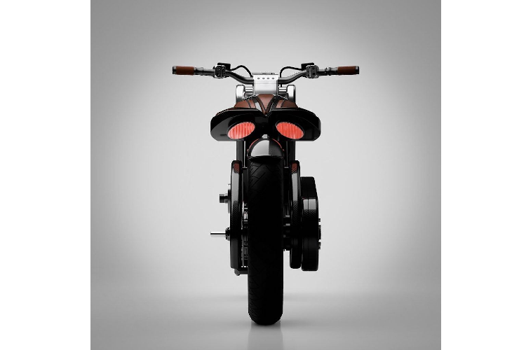 Giống như các siêu phẩm khác của hãng, Hades được thét giá siêu môtô điện Curtiss lên tới 75.000 USD (tương đương 1,73 tỷ đồng). Curtiss dự định sản xuất chiếc xe vào năm 2020.