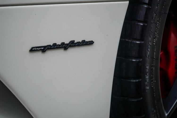 Ferrari F430 sử dụng động cơ V8, dung tích 4,3 lít, sản sinh công suất tối đa hơn 483 mã lực và mô men xoắn cực đại đạt mức 465 Nm tại vòng tua 5.200 vòng / phút.