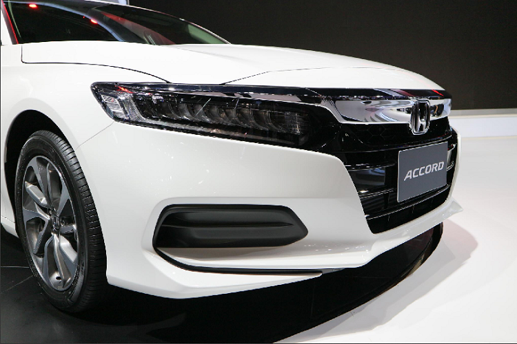 Rất tiếc, Accord ở khu vực Đông Nam Á KHÔNG phân phối phiên bản máy 2.0L tăng áp kết hợp với hộp số tự động 10 cấp (10 AT) như tại khu vực Bắc Mỹ.