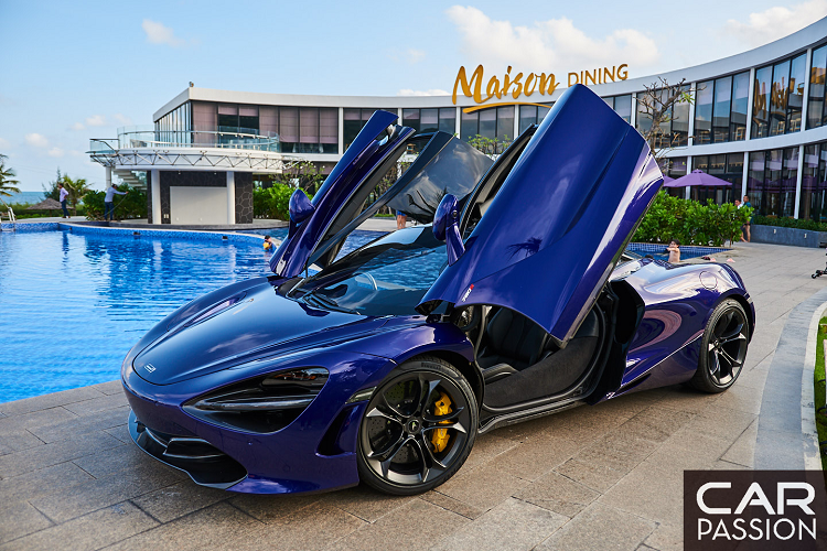 McLaren 720S vận hành bằng động cơ V8 tăng áp kép có dung tích 4.0L, có khả năng sản sinh lượng công suất 720 mã lực tại vòng tua máy 7.000 rpm nhờ đạt mô men xoắn cực đại 770 Nm tại vòng tua máy 5.500 rpm.
